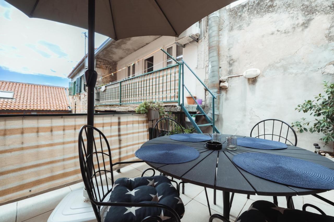 Guesthouse Rebecca มาคาร์สกา ภายนอก รูปภาพ